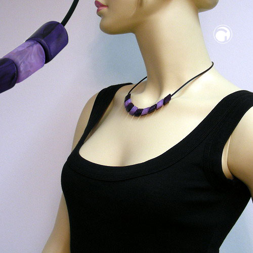 necklace, slanted beads lilac-marbeled, rubber band black